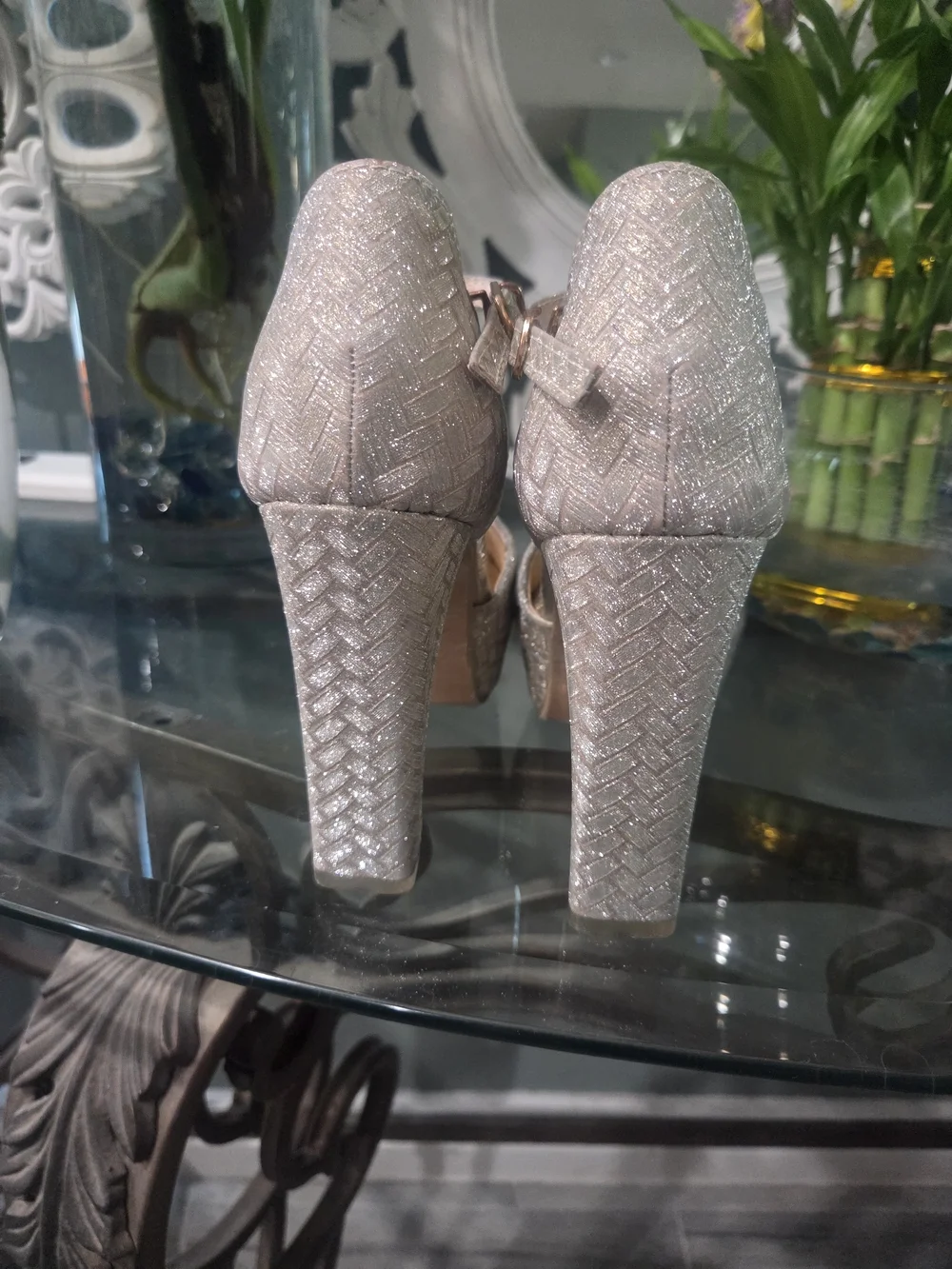 M-NShoes eye catching